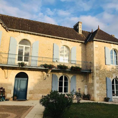 Les Clos Bleus Neuville-de-Poitou ภายนอก รูปภาพ