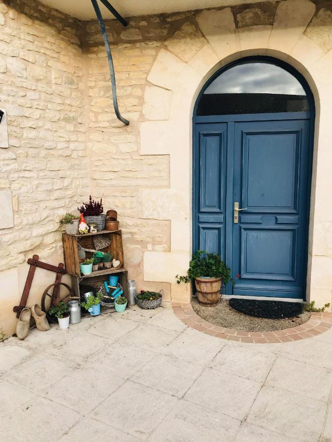Les Clos Bleus Neuville-de-Poitou ภายนอก รูปภาพ