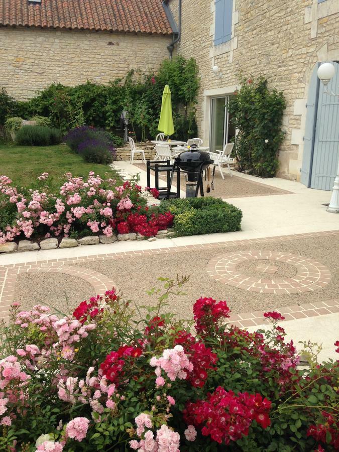 Les Clos Bleus Neuville-de-Poitou ภายนอก รูปภาพ